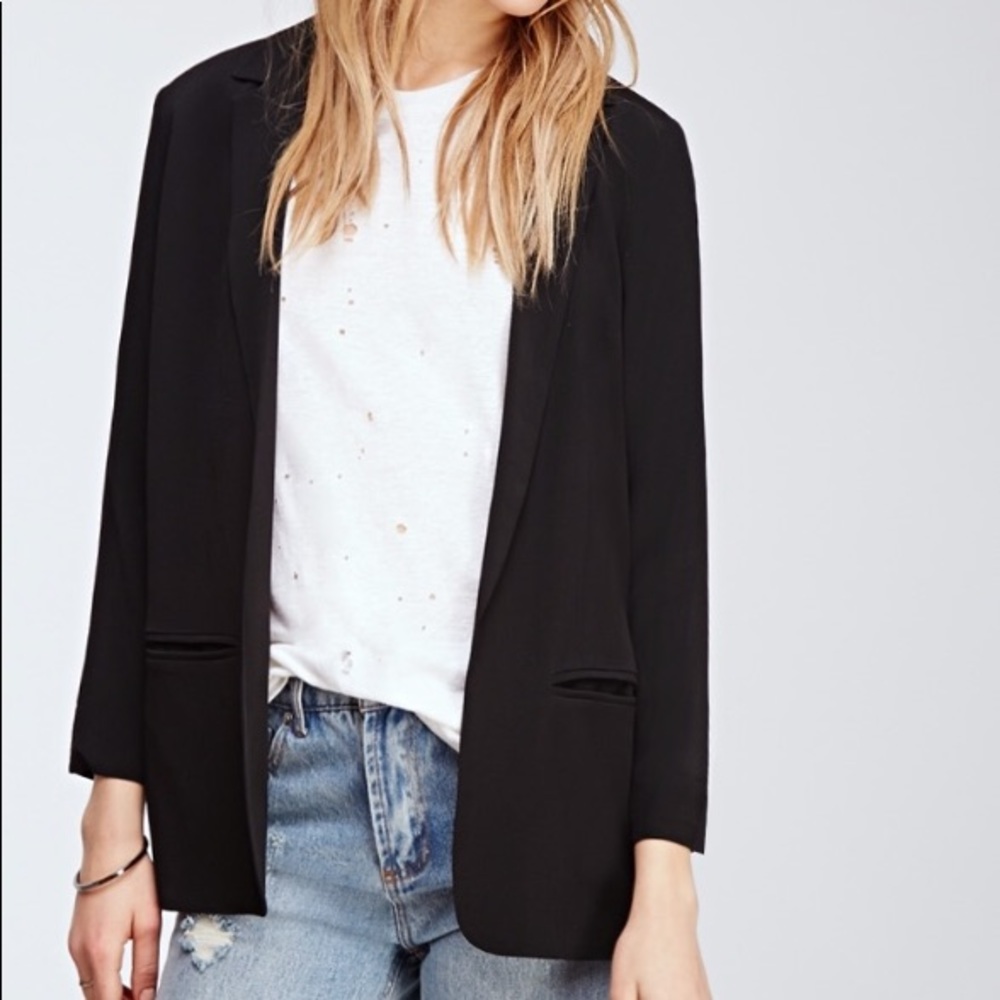 Longline open-front blazer.